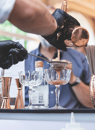 Service de cocktails pendant un mariage